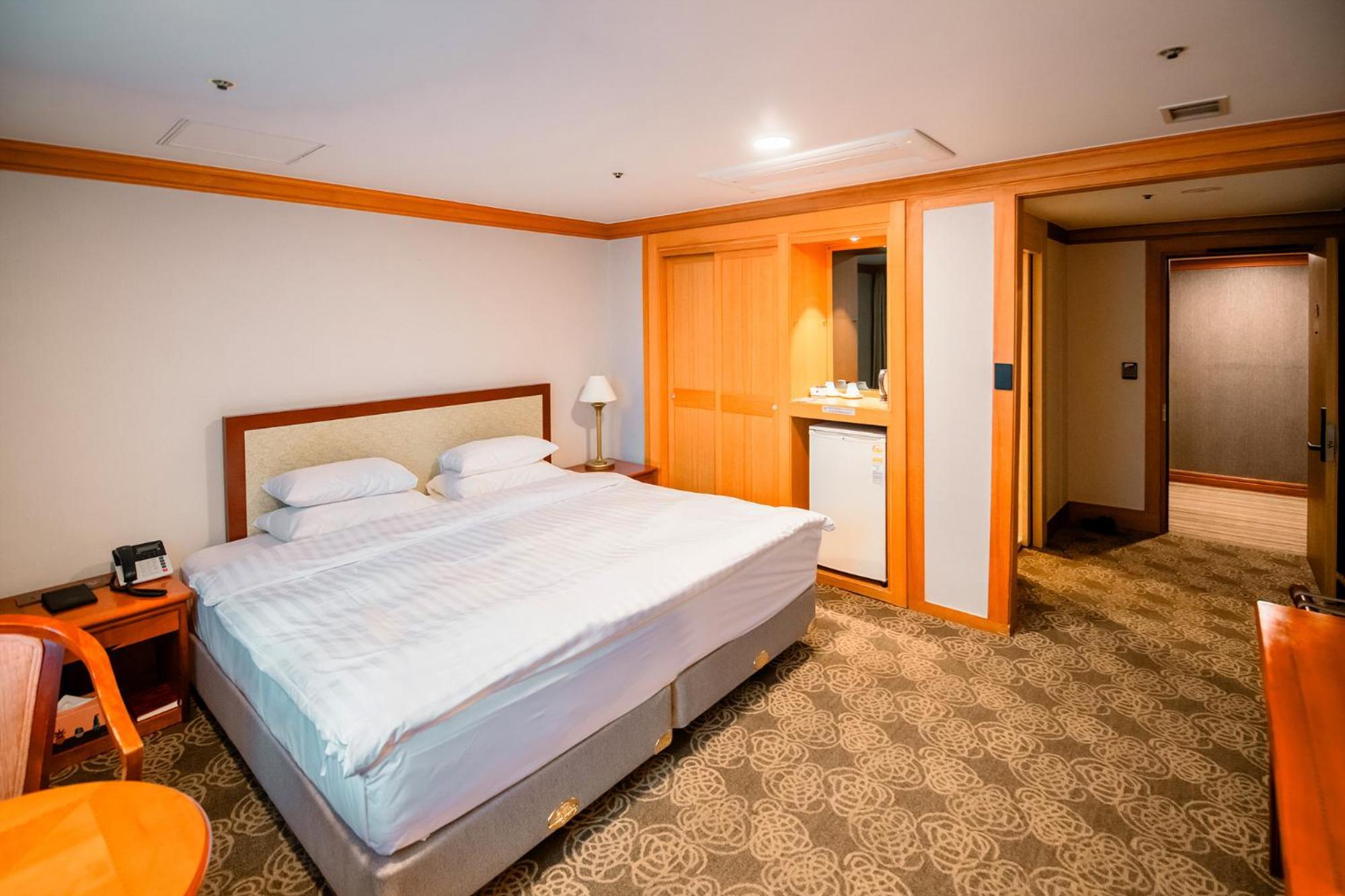 Hotel International Changwon Extérieur photo