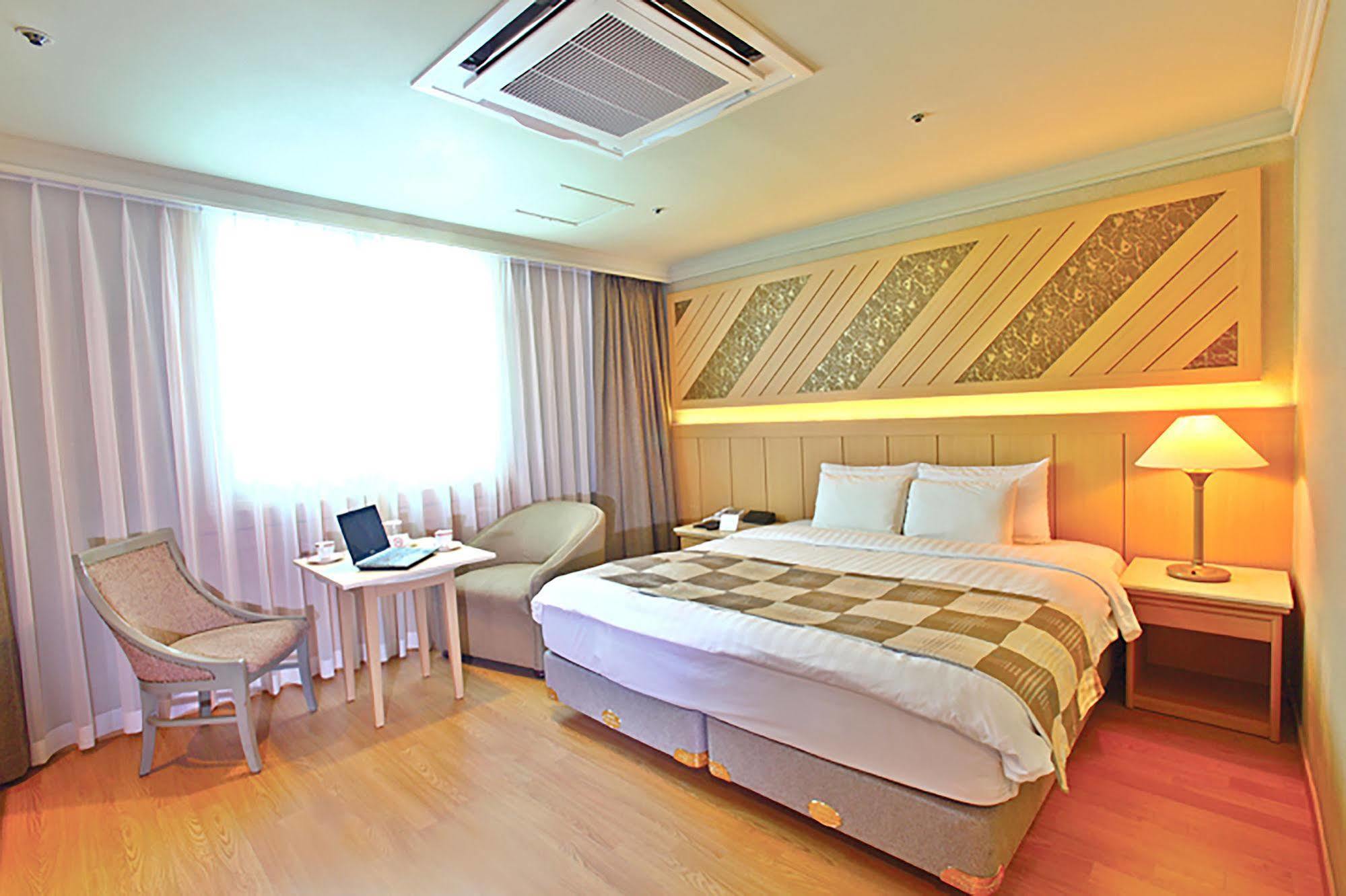 Hotel International Changwon Extérieur photo
